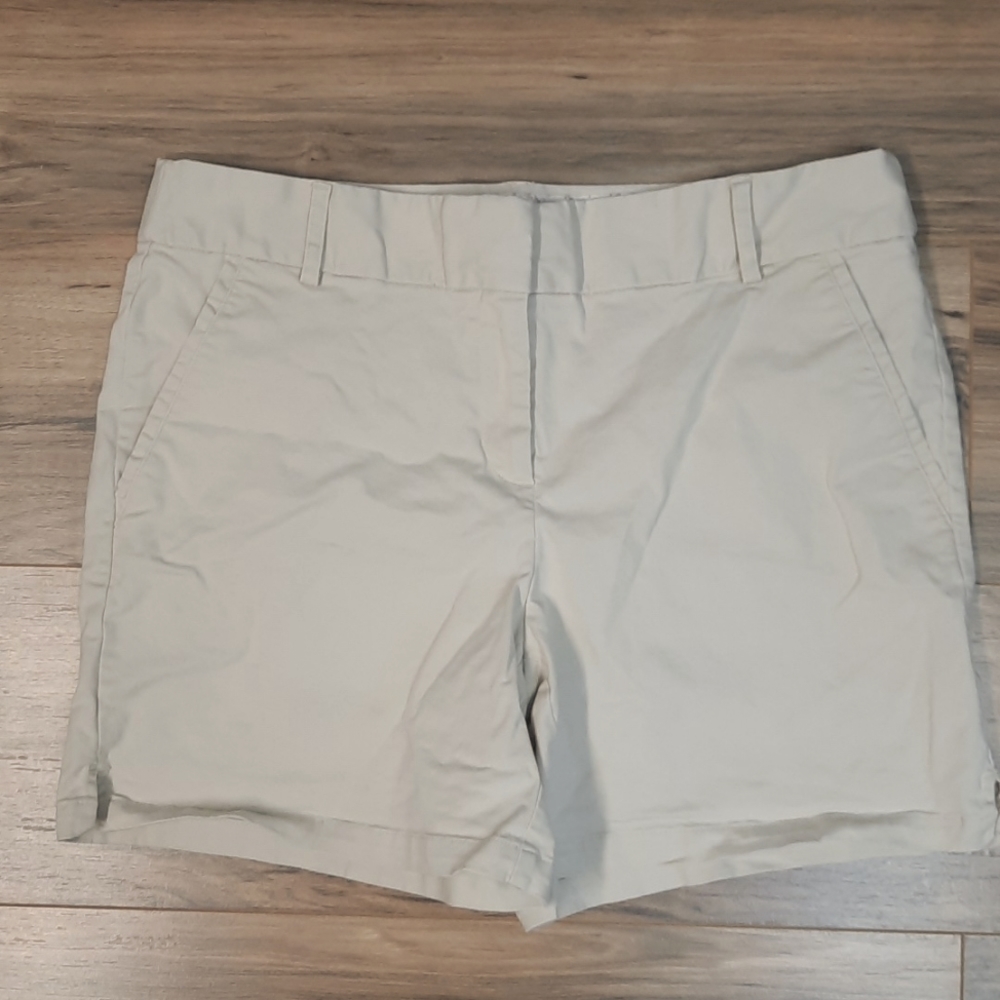 LOFT Cream Flat Front Khaki Shorts Size 10